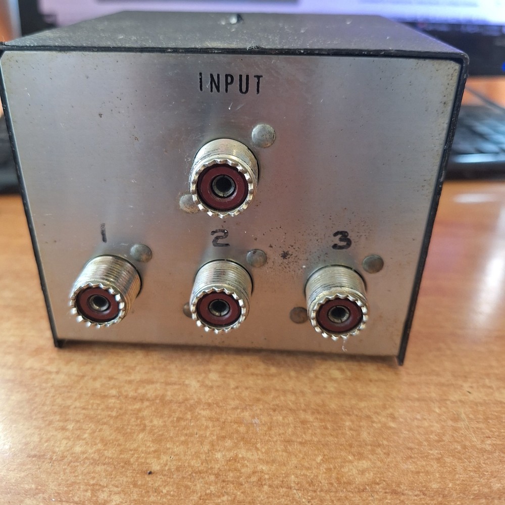 SCP -40 AS, Comm Switch, CB / ham Radios 3 POSITION