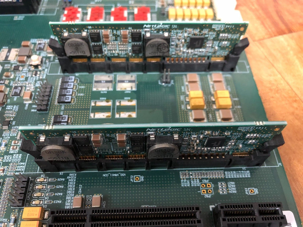 Broadcom / Netlogic Evaluation Board PCB-MB-SVP2-A1-17 /With CPU & MEMORY