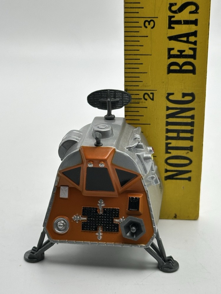Lost In Space J-2A Pod Playing Mantis 1998 Johnny Lightning Figure