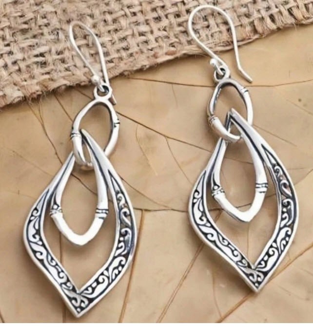 BRIGHTON BEACH Silvery Carved Pattern Earrings