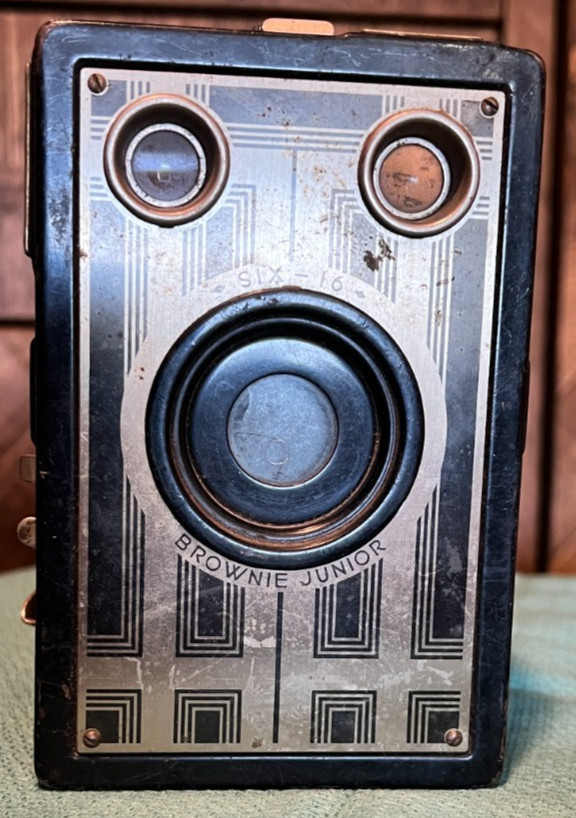 Brownie Vintage Box Camera Six-16 Junior