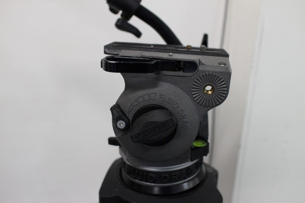 Cartoni Focus Fluid Head and tripod stand