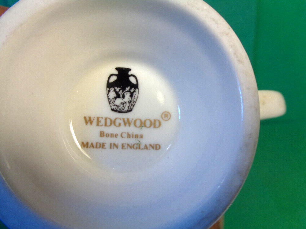 Bird/Crane Pattern Creamer, Wedgwood, England (Used/EUC)