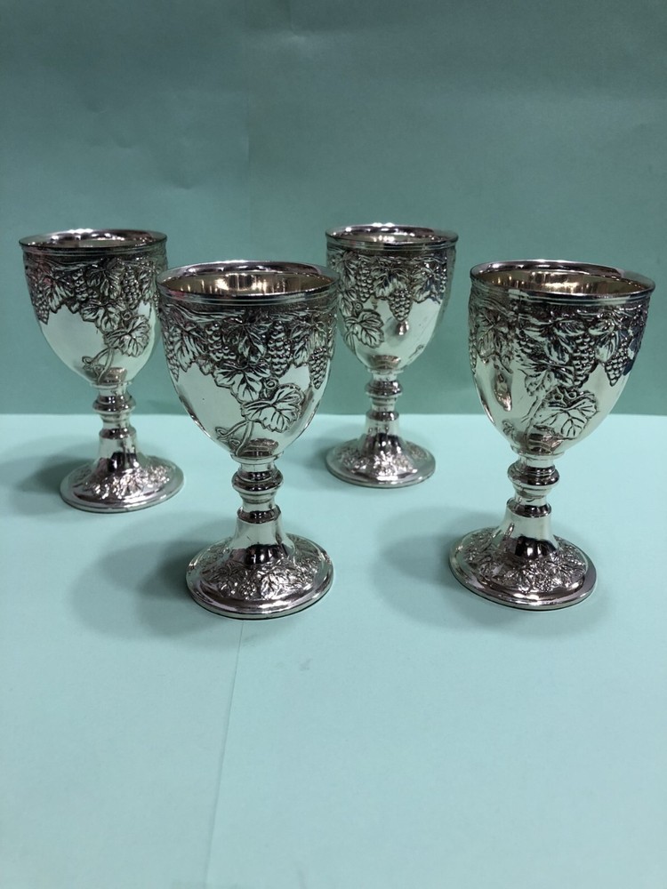 SMALL SILVERT PLATED KIDDUSH CUP  WITH  GRAPE DESSING SET OF 4 PCS (LIBERTY 133)