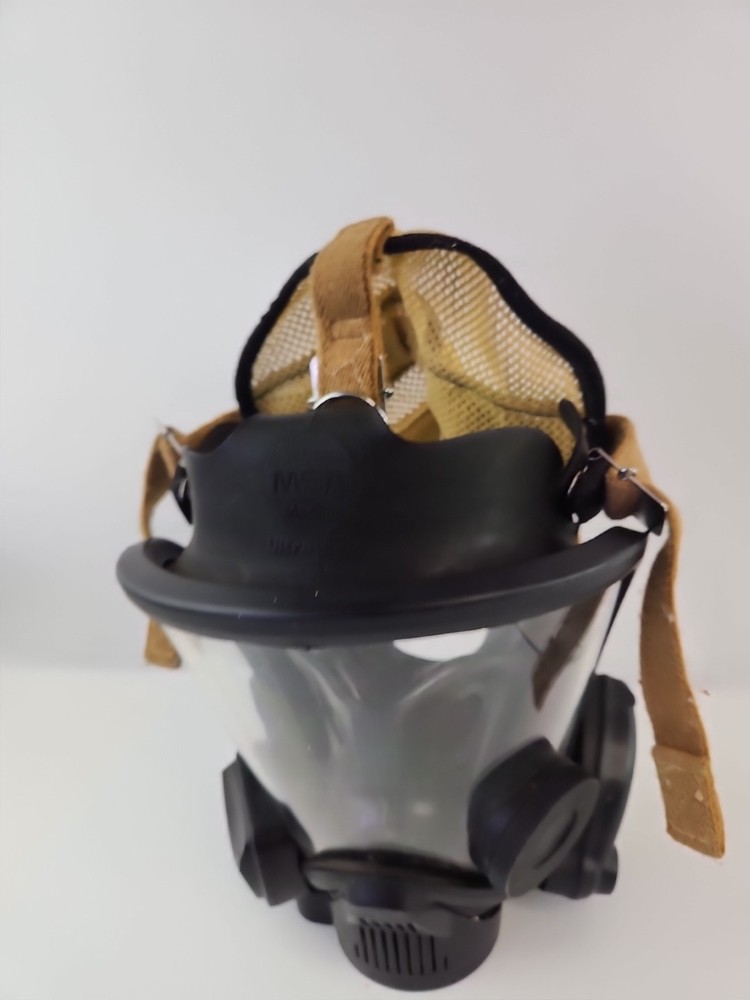 MSA Ultra Elite Respirator Size : Medium .