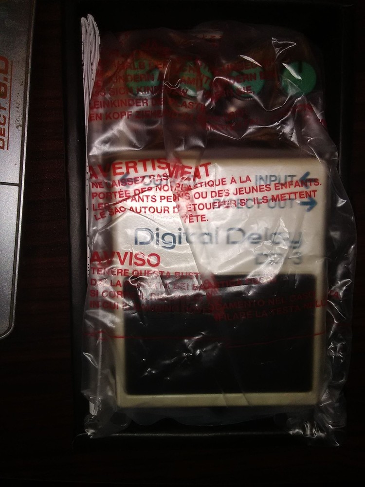 Boss (DD-3) Digital Delay Guitar Effect Pedal