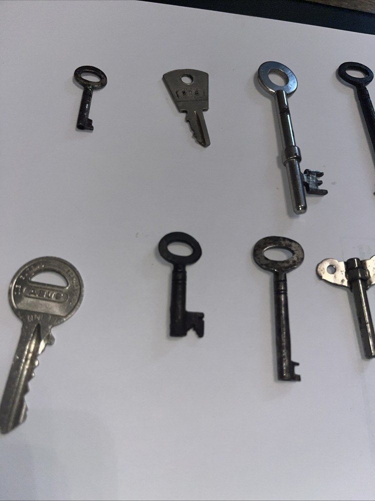 Vintage Key Collection -12 Different Keys-K20
