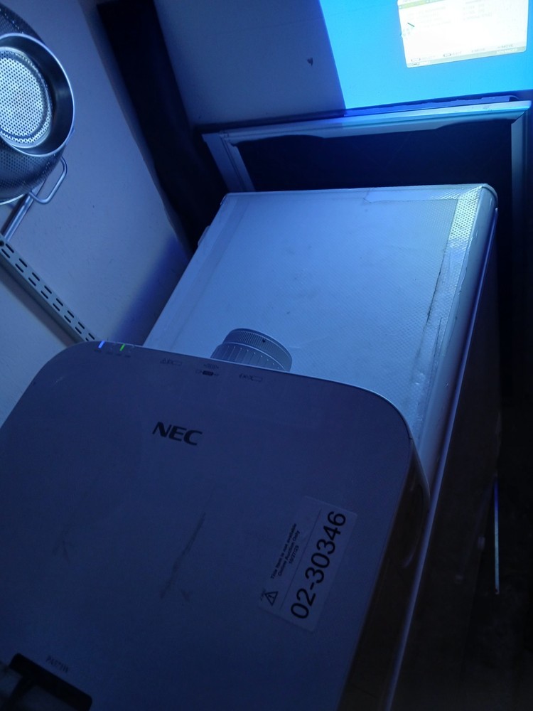 NEC PA571W, projector