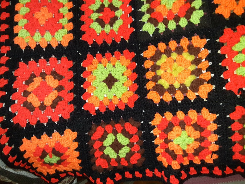 VINTAGE Beautiful HANDMADE AFGHAN BLACK / PATCHWORK 59 X 66