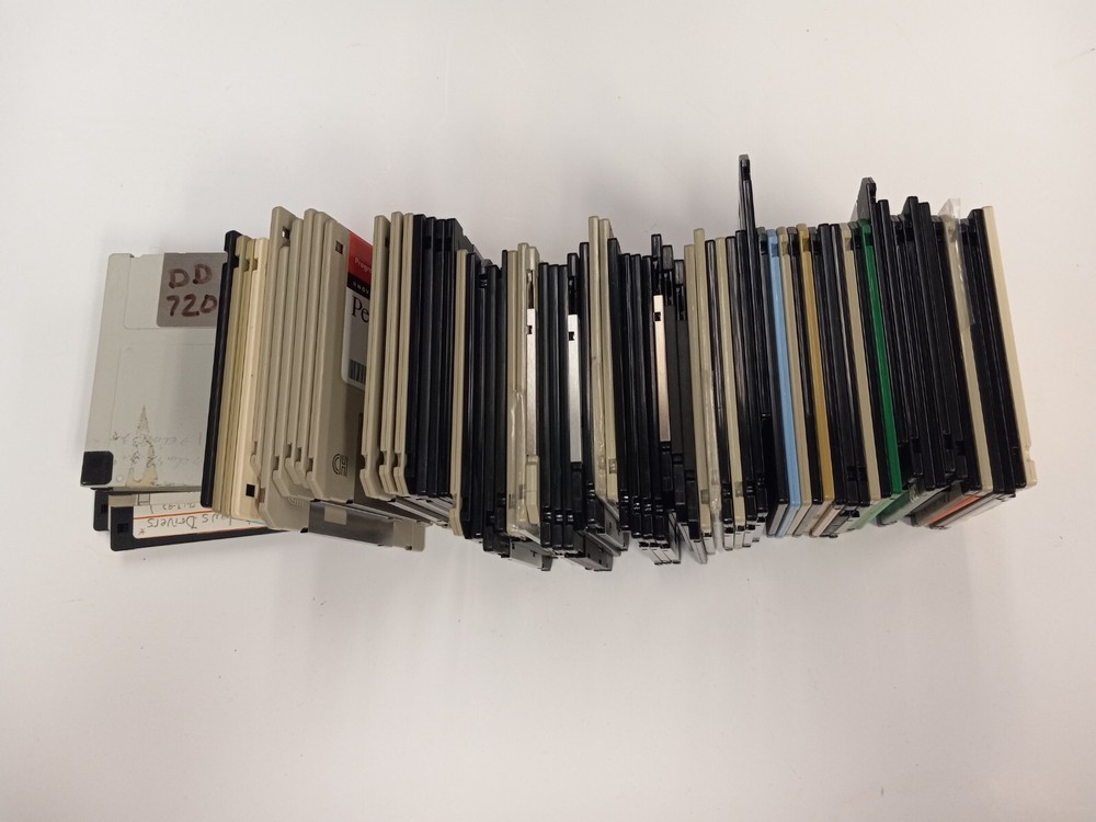 3.5 3 1/2 Computer Floppy Discs LOT Sold AS-IS Untested IBM PC + MORE