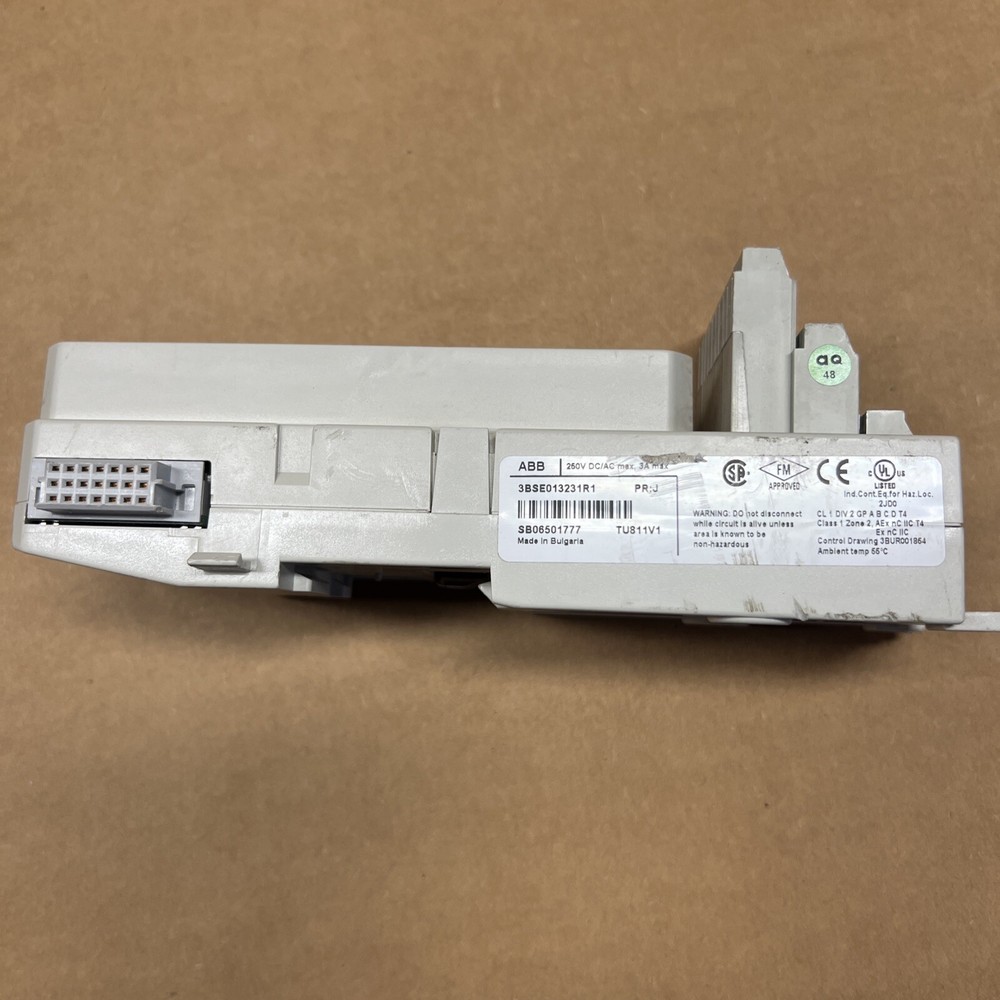 ABB 3BSE013231R1 Compact Module Termination Unit 250VDC/AC TU811V1