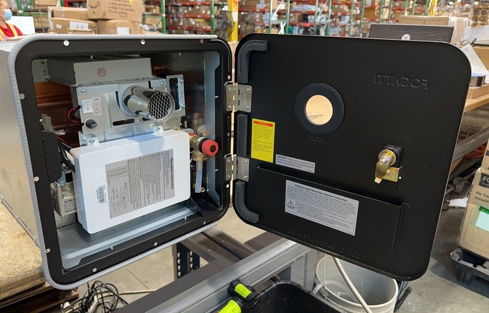 【90% NEW】FOGATTI 48,000 BTU 2.5GPM RV Tankless Water Heater w/ 15x15 Black Door