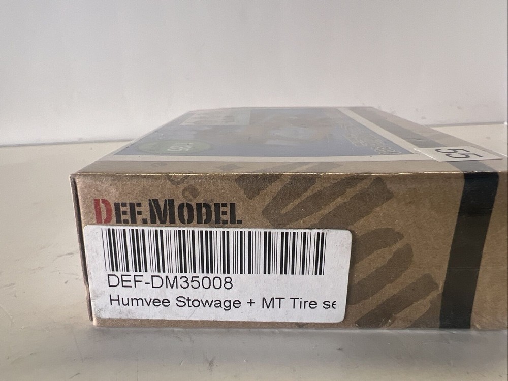 DEFDW35008 1:35 DEF Model IS HImbee Stowage +MT Tire Set