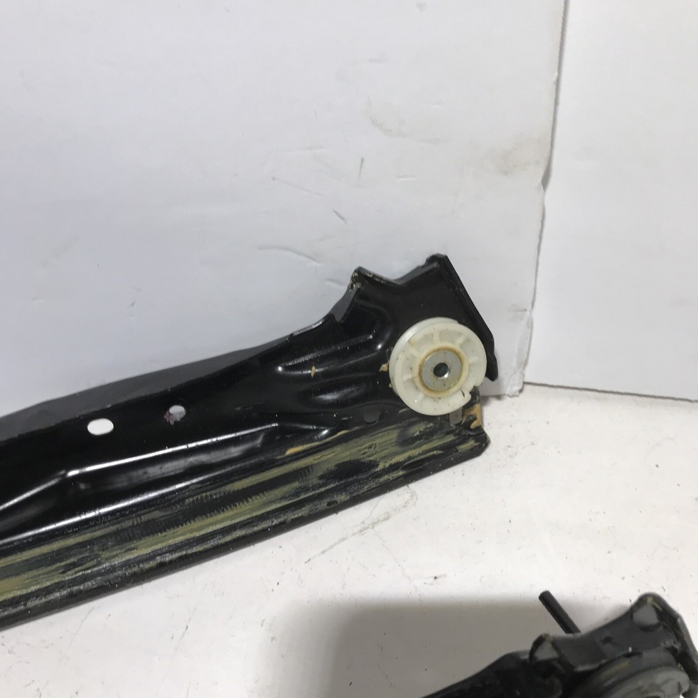 08-20 Dodge Chrysler Minivan Front LH Window Guides and Regulator Bracket