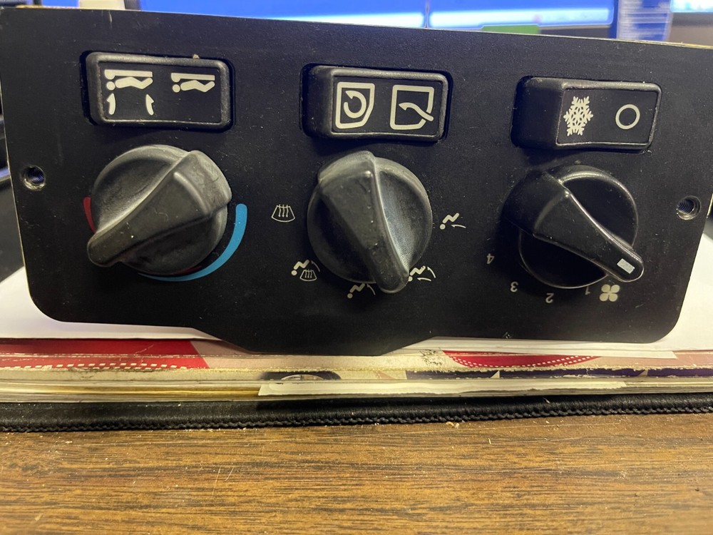 Peterbilt 387 A/C heater climate control dash cluster panel 1805002001