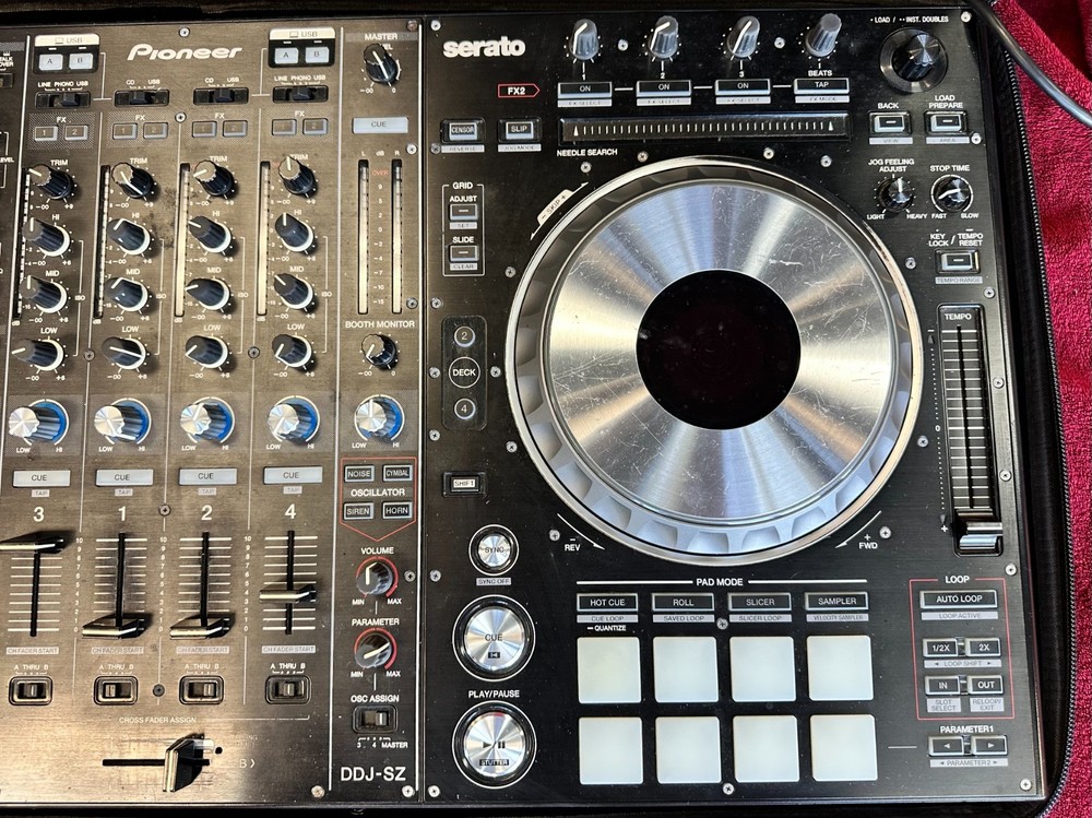 Pioneer DDJ-SZ Digital DJ Controller
