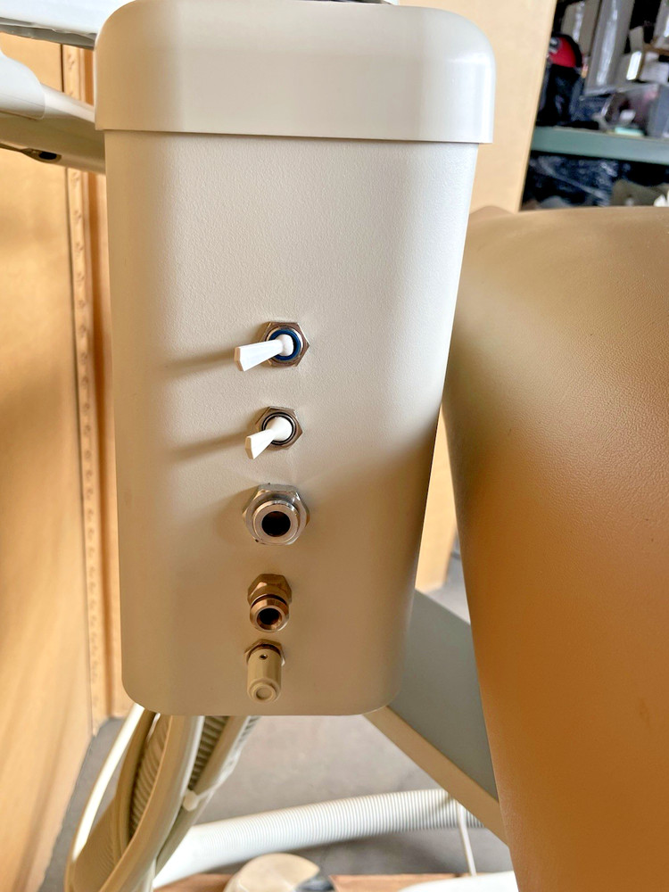 Marus DC1704 Dental Chair w/ DCI Fixed Post Mount Light & Assistant Delivery Pkg