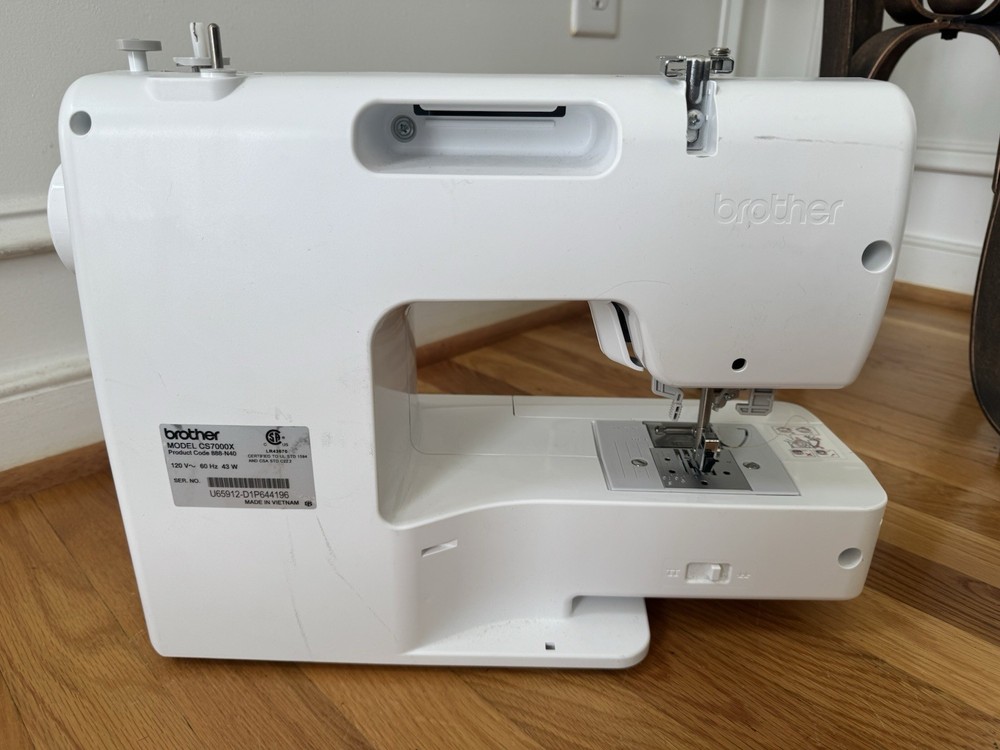 Brother CS7000X Computerized Sewing & Quilting Machine – Excellent Condition