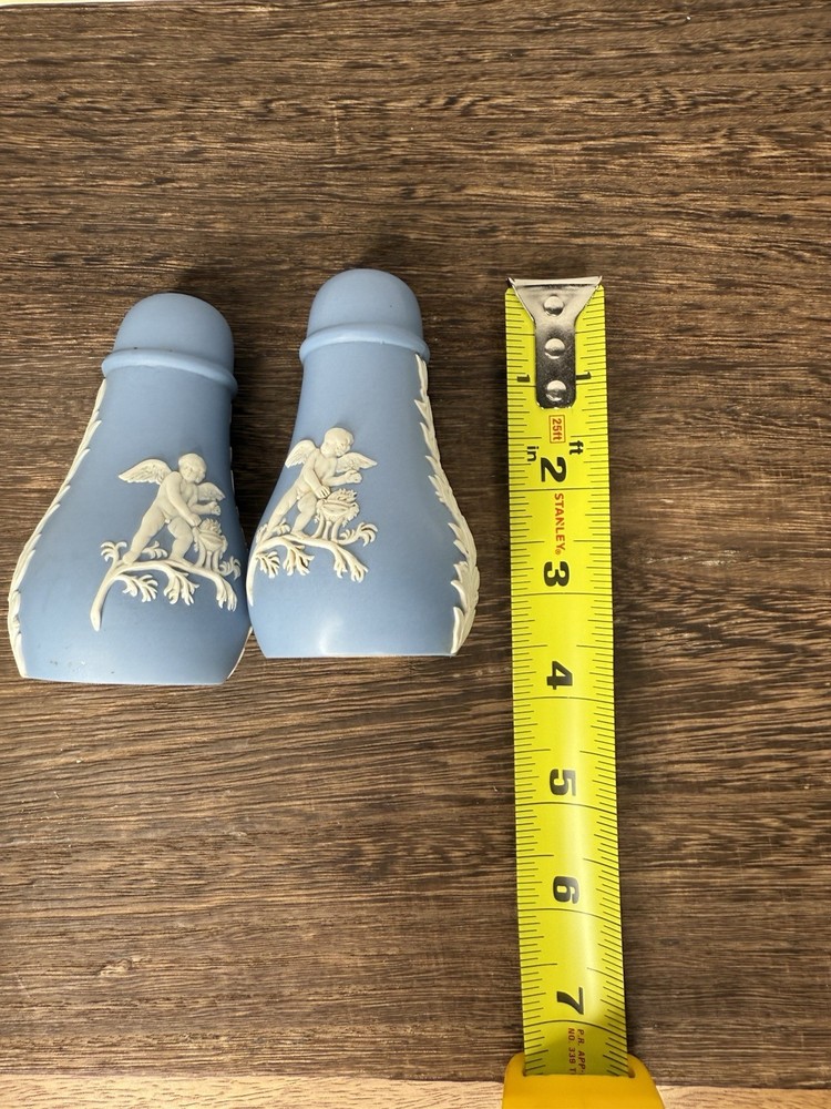 A Pair Wedgwood Lavender Jasperware Salt & Pepper Set