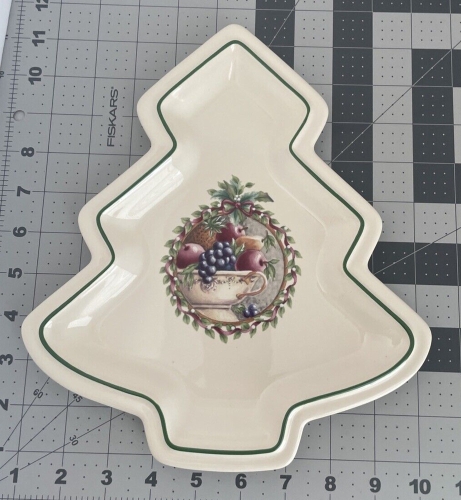 Pfaltzgraff Holiday Holly Joy Pattern Christmas Tree Shaped Stoneware Plate/Tray