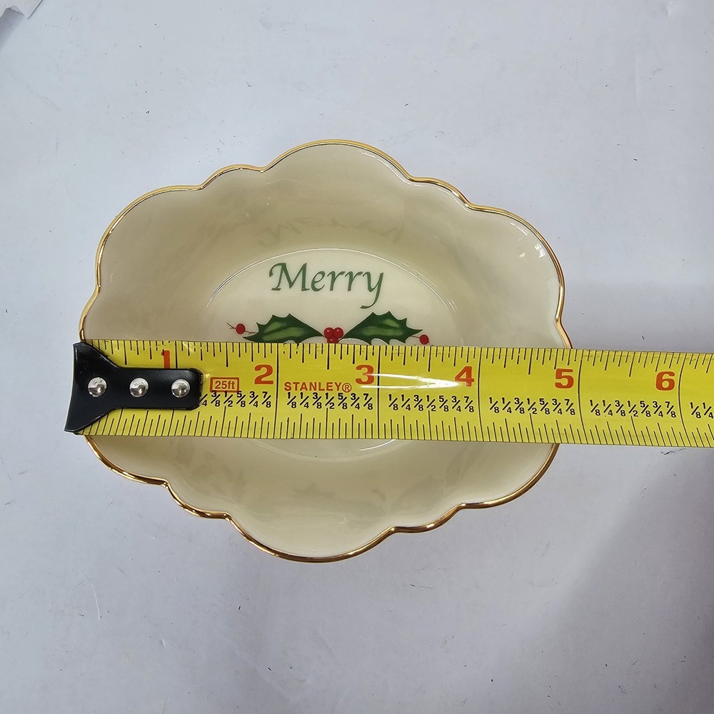 LENOX HOLIDAY OVAL FLUTED DISH MERRY 4.75"