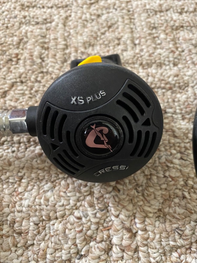 Medium Cressi BCD and 1st and 2nd stage regulator package