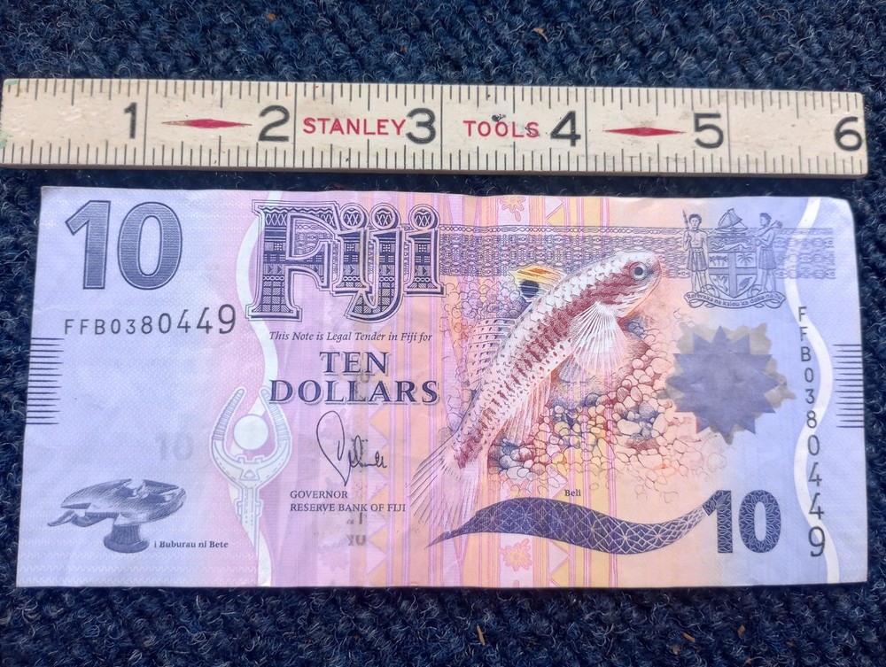 Fiji 10 Dollar Note. Circulated