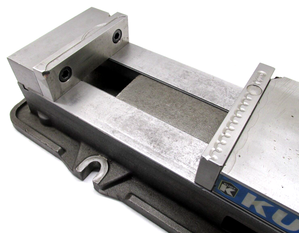 KURT ANGLOCK 6" MILLING MACHINE VISE w/ JAWS & HANDLE - #D675