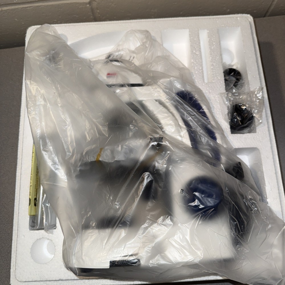 Motic Instruments M3604-3 Microscope. Swiftline with LED LIGHT. READ