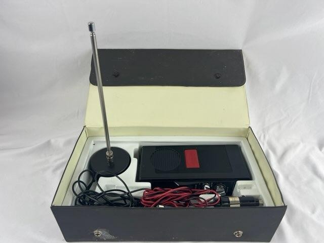 Realistic 40 Channel Two Way Emergency Citizens Band System UNTESTED