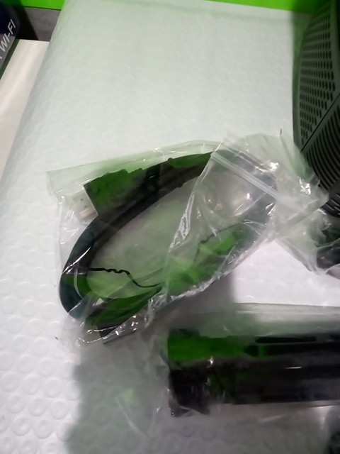 Mudix 1080P Video Projector Good Condition