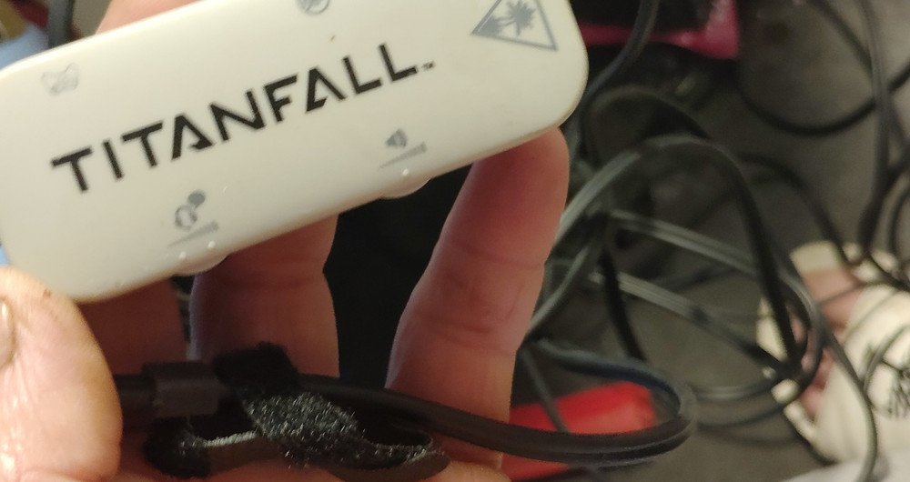 Titanfall Wired Headset Adapter Controller White with Volume and Mute Controls