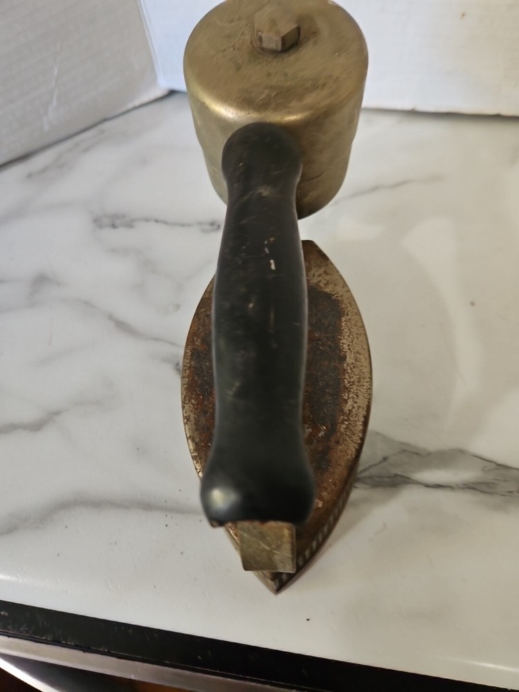 VINTAGE CLOTHING IRON