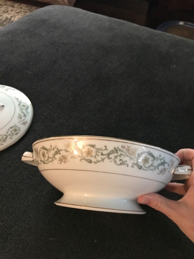 Noritake Creston 6223 covered vegetable round dish