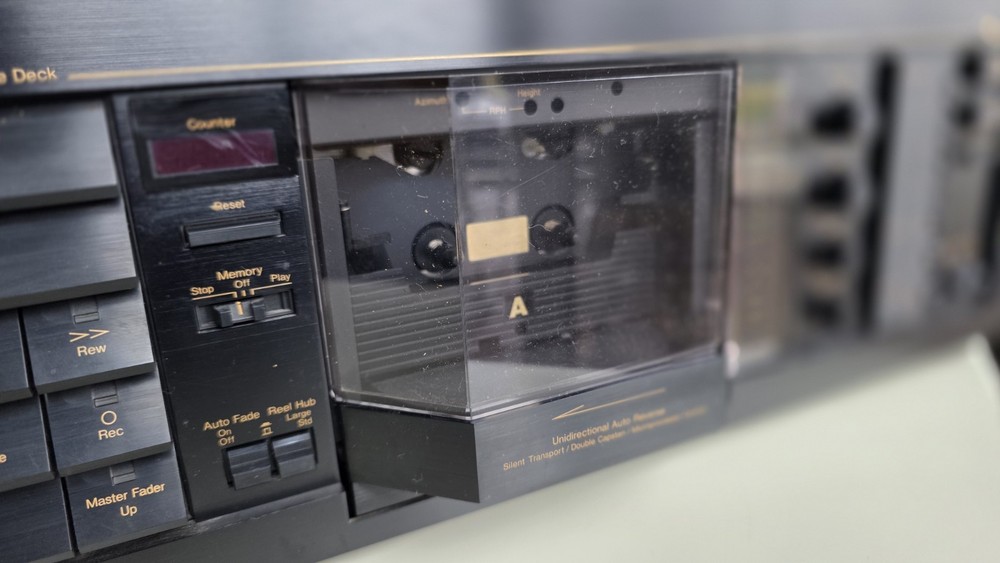 Nakamichi RX-303 Unidirectional Auto-Reverse Cassette Deck.