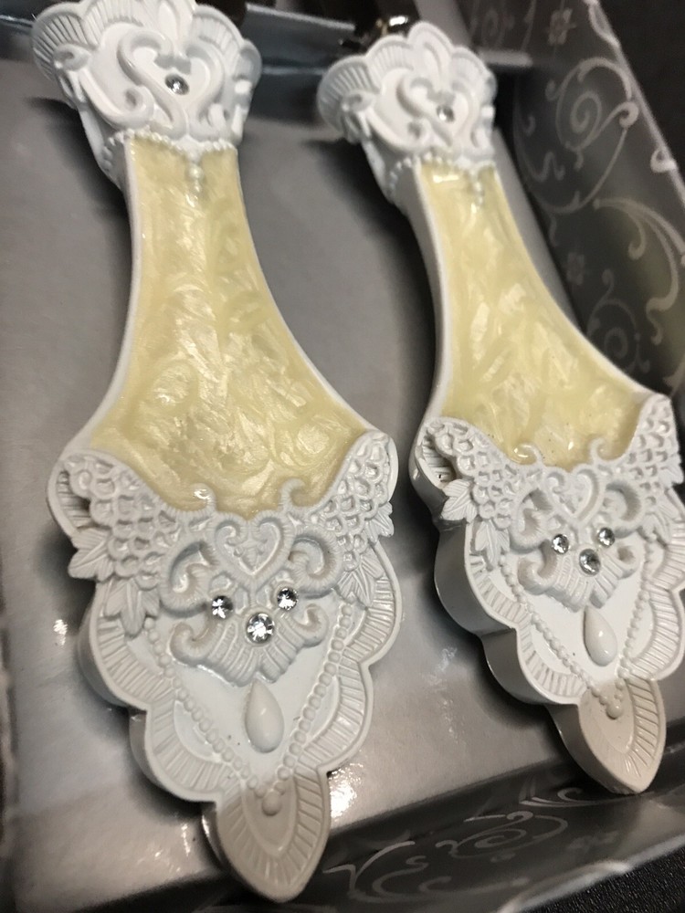 Elegant Lace Design Wedding Reception Cake Serve Set