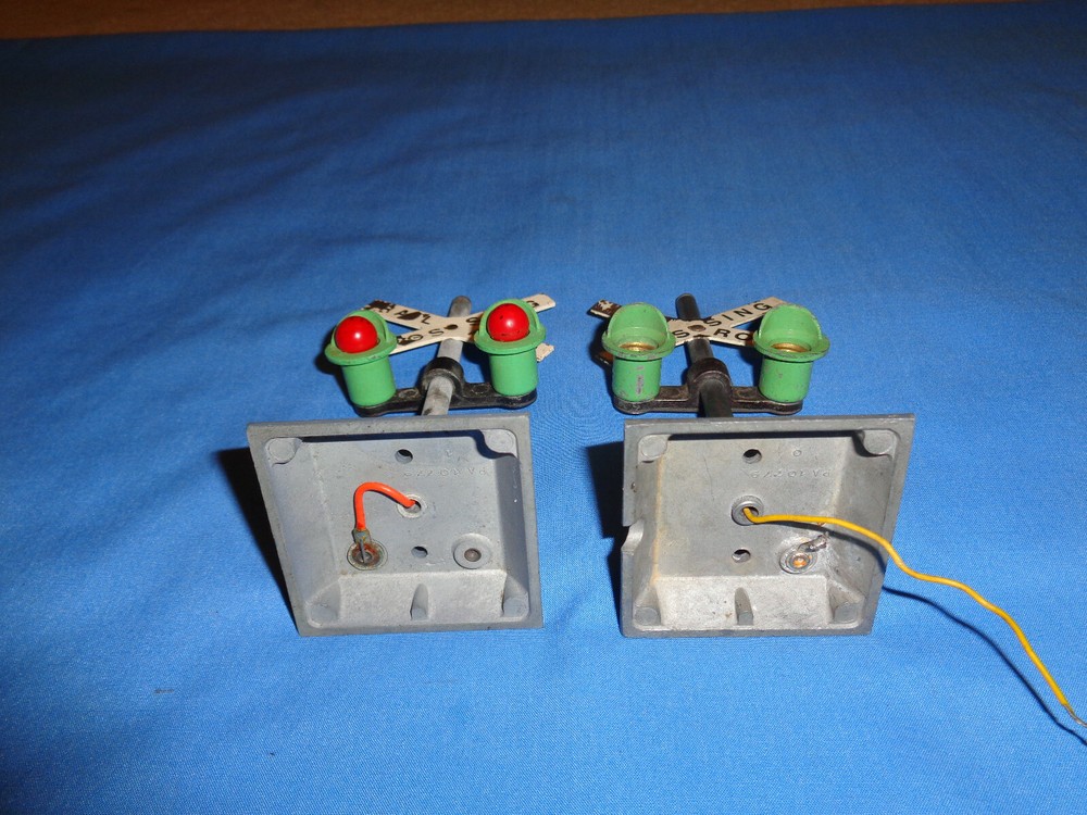 2 American Flyer #760 Automatic Highway Flasher's. Working