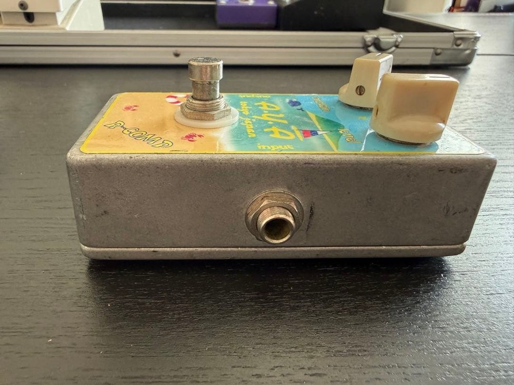 A.Y.A. B-COMP bass effector