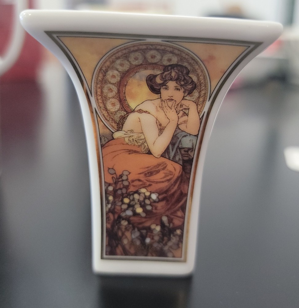 Goebel Mini Vases 4 W/ Two Mini Plates