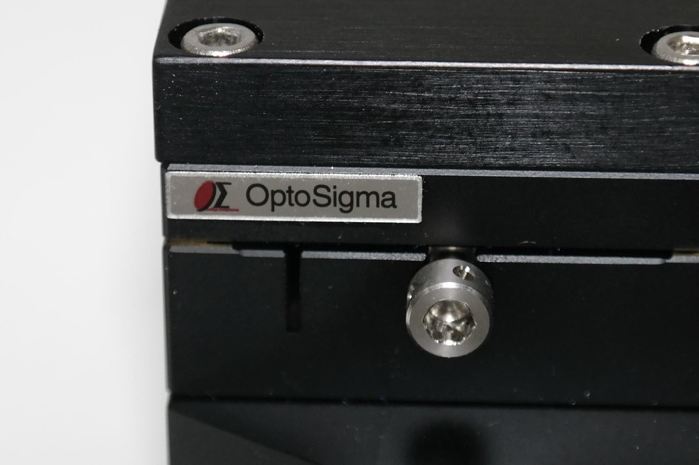 OPTOSIGMA XYZ LINEAR STAGE 40MM x 40MM DOVE TAIL 3-AXIS POSITIONER + BRACKET