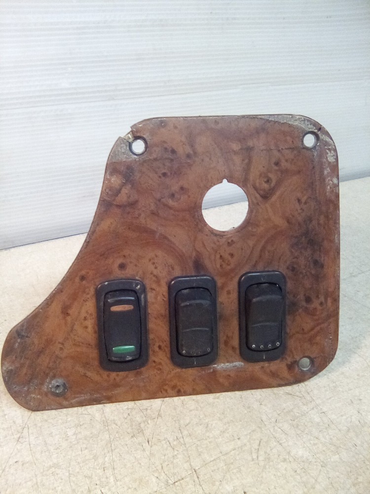 2009 Peterbilt 387 17-05007M001 Dash Switch Panel