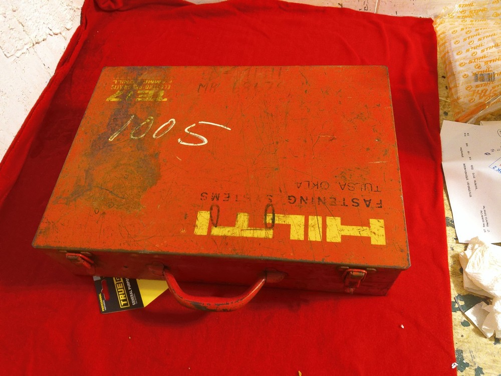 hilti te 17 120 Volt hammer drill With Case And Bits