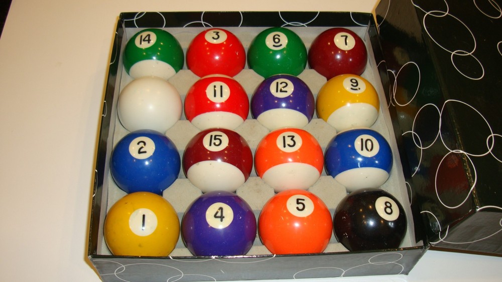 SET VINTAGE POOL BILLIARD BALLS COMPLETE