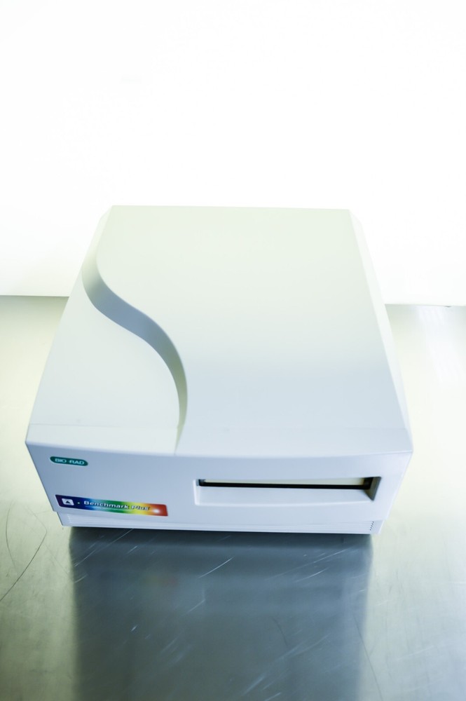 Bio-Rad Benchmark Plus Microplate Reader Spectrophotometer