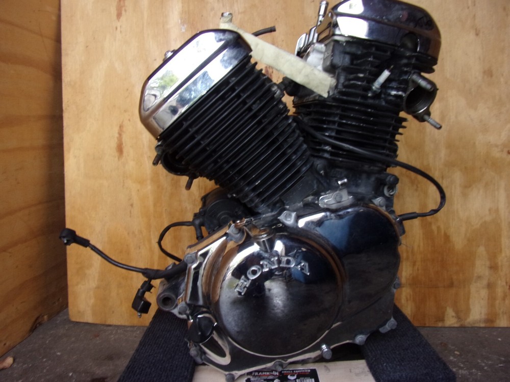 920 A HONDA SHADOW VLX 600 2000 ENGINE Q 188 R