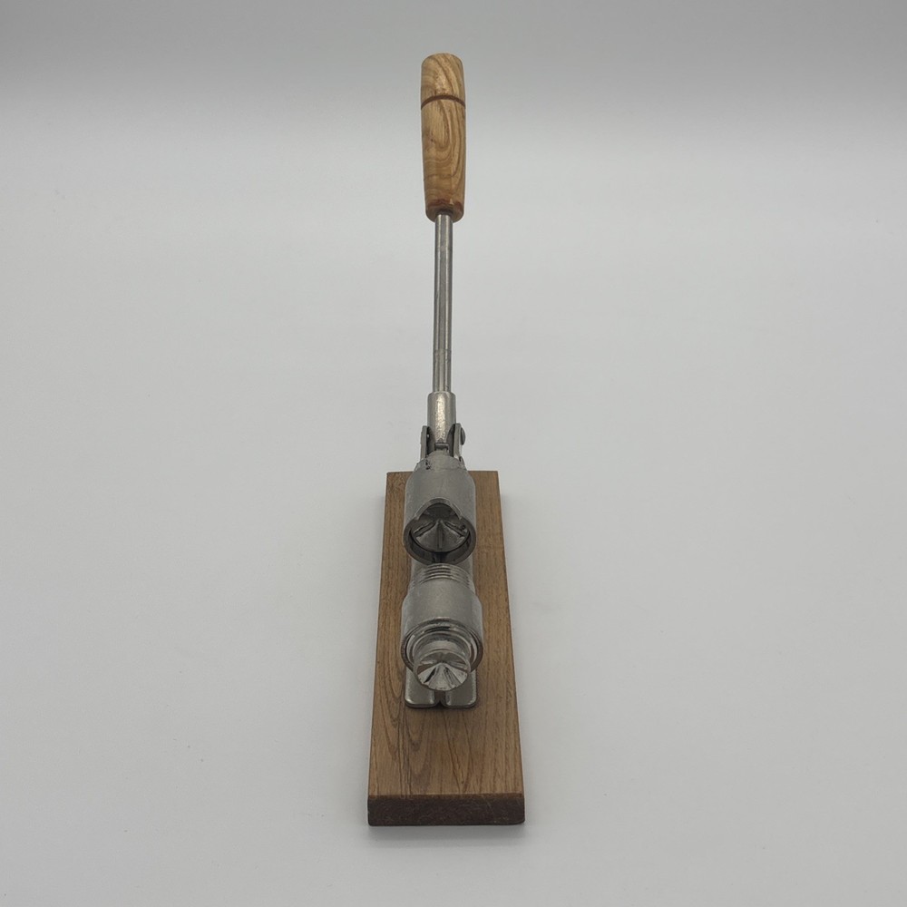 Heavy Duty Nut Cracker Easy Manual Pecan Nutcracker Walnut Sheller