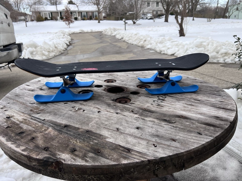 SNOW SKATES
