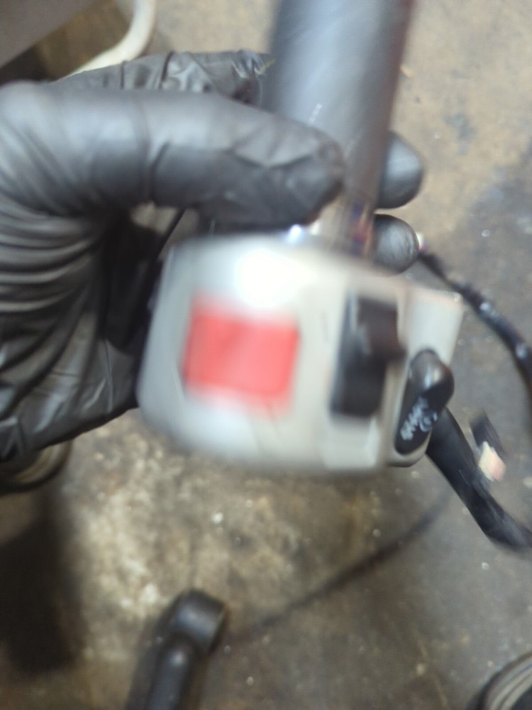 2003 Victory V92 Oem Right Side Switch Button Start Kill Throttle Handle Tube