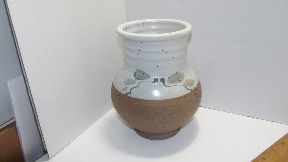 7" Beautiful Signed Studio Art Pottery Vase