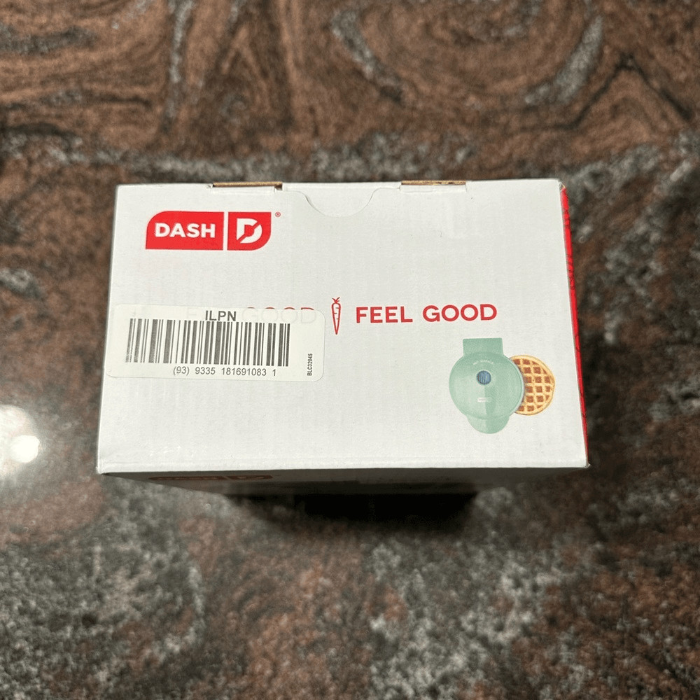 NWT Dash mini waffle maker